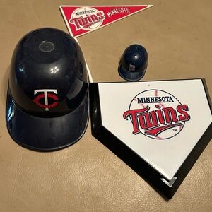 Minnesota Twins Mini Helmet and Home Plate Set